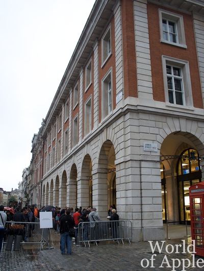 Apple Store — Covent Garden — photograph 5