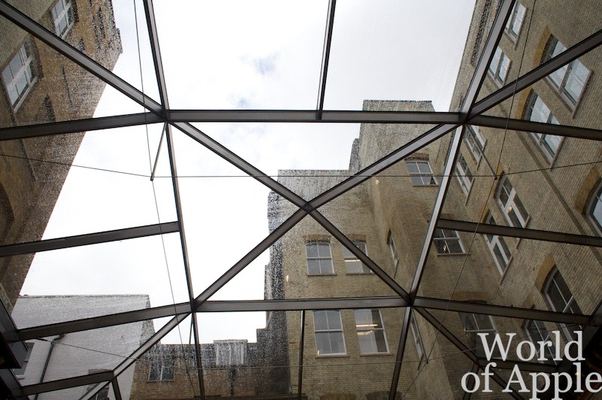 Apple Store — Covent Garden — photograph 21