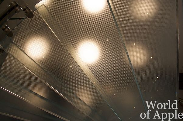 Apple Store — Covent Garden — photograph 34