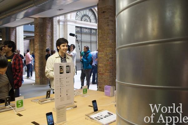 Apple Store — Covent Garden — photograph 35