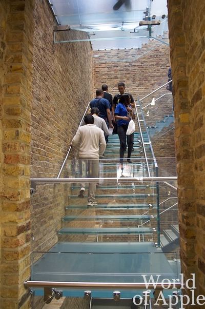 Apple Store — Covent Garden — photograph 36