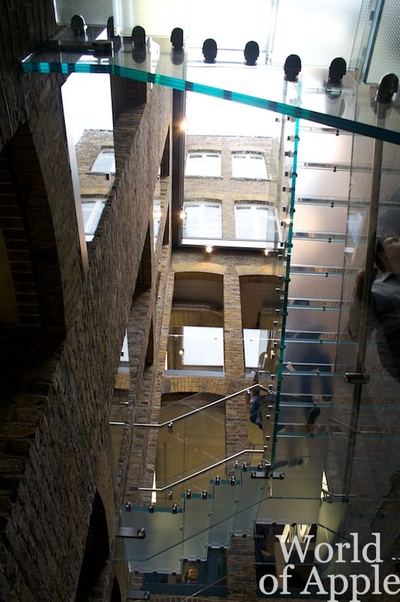 Apple Store — Covent Garden — photograph 37