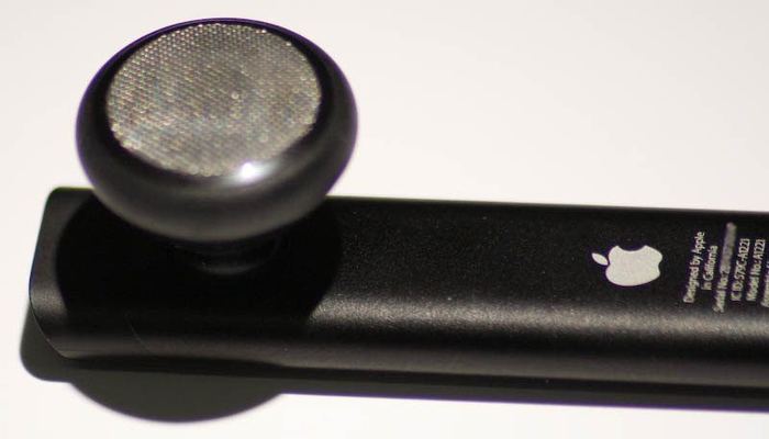 iPhone Bluetooth Headset — photograph 6
