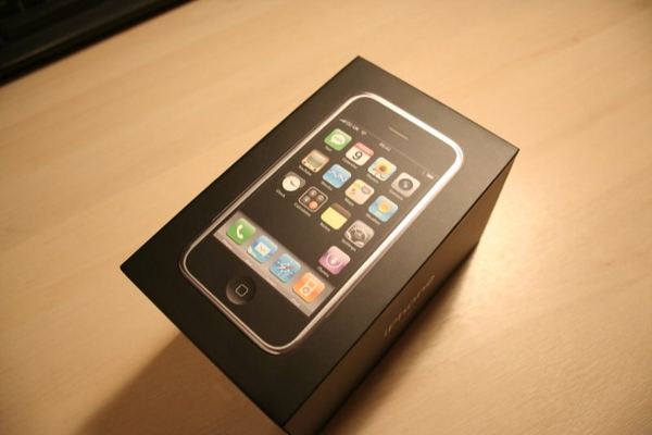 iPhone UK packaging — photograph 3