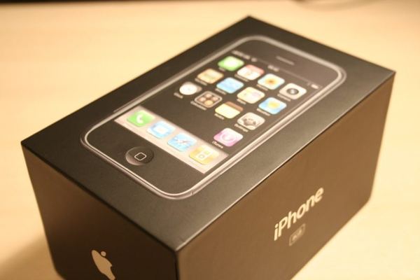iPhone UK packaging — photograph 5