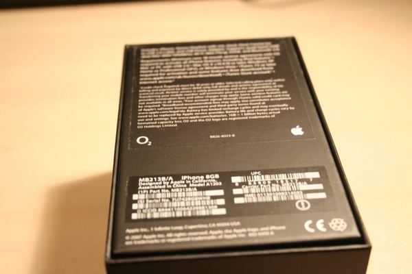 iPhone UK packaging — photograph 6