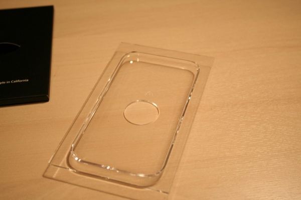 iPhone UK packaging — photograph 12
