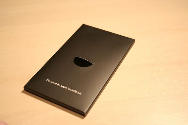 iPhone UK packaging — photograph 13