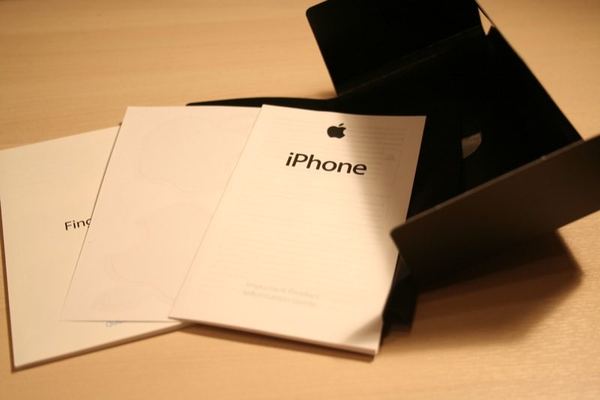 iPhone UK packaging — photograph 15