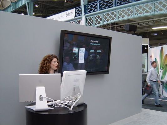 Mac Expo 2005 — photograph 12