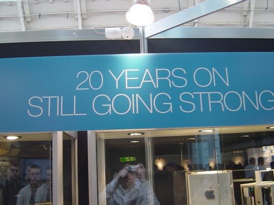 Mac Expo 2005 — photograph 18