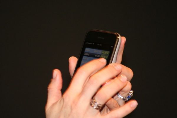 Macworld 2007 — Danika Cleary demonstrates iPhone — photograph 30