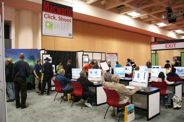 Macworld 2007 — expo floor — photograph 3