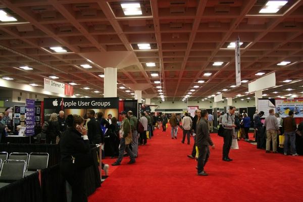 Macworld 2007 — expo floor — photograph 4