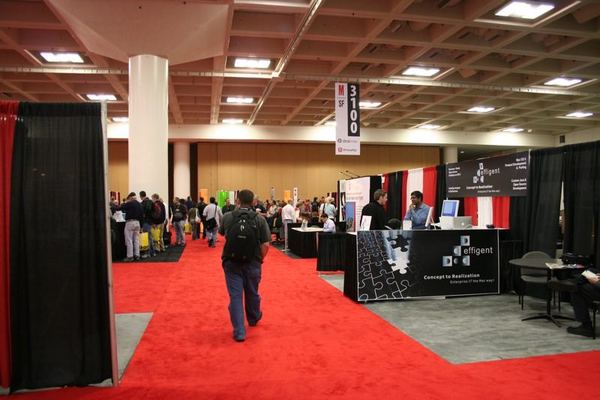 Macworld 2007 — expo floor — photograph 5