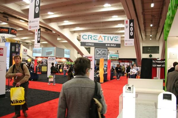 Macworld 2007 — expo floor — photograph 11