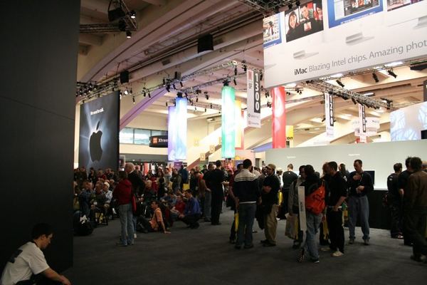 Macworld 2007 — expo floor — photograph 15