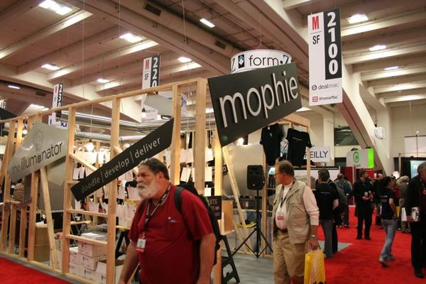 Macworld 2007 — expo floor — photograph 22