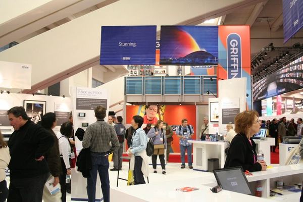 Macworld 2007 — expo floor — photograph 32