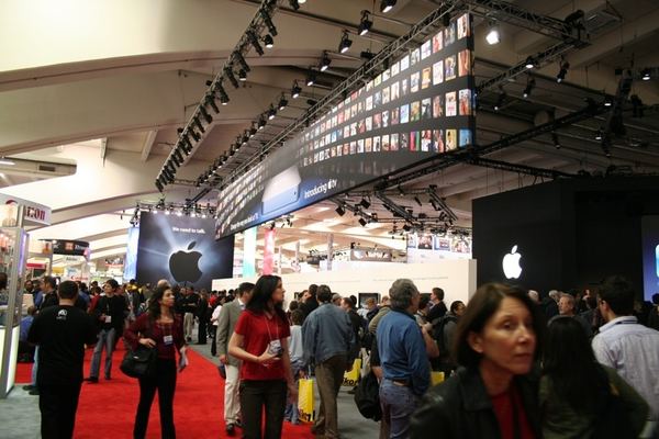 Macworld 2007 — expo floor — photograph 34
