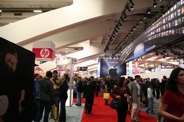 Macworld 2007 — expo floor — photograph 35