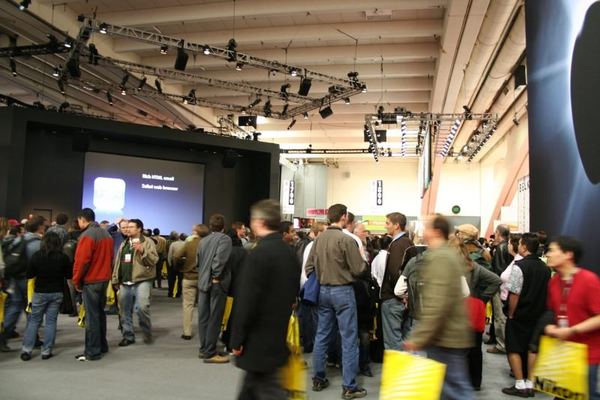 Macworld 2007 — expo floor — photograph 36