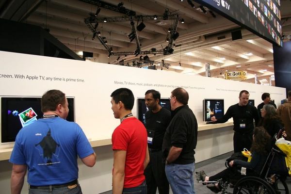 Macworld 2007 — expo floor — photograph 37