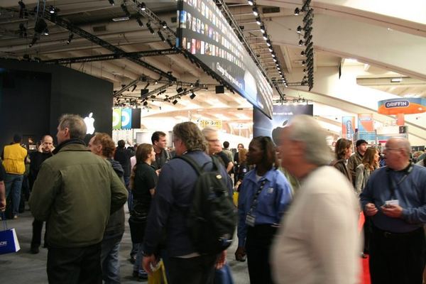 Macworld 2007 — expo floor — photograph 41