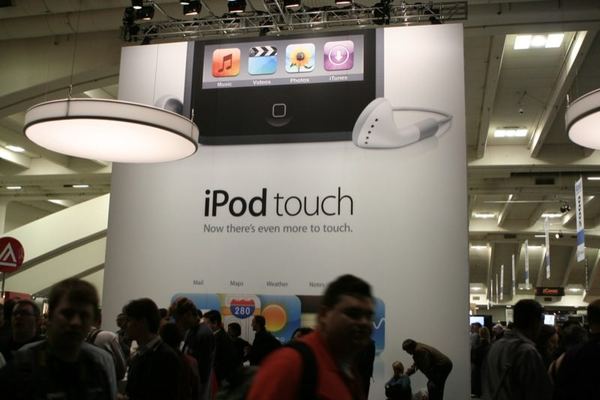Macworld 2008 — Apple booth — photograph 7
