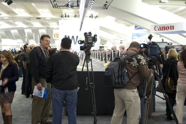 Macworld 2009 — Apple booth — photograph 2