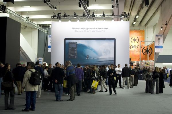 Macworld 2009 — Apple booth — photograph 9
