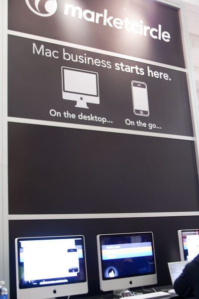 Macworld 2009 — expo floor — photograph 17