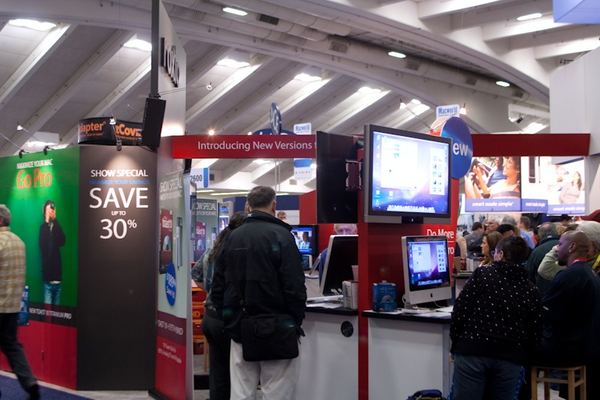 Macworld 2009 — expo floor — photograph 32