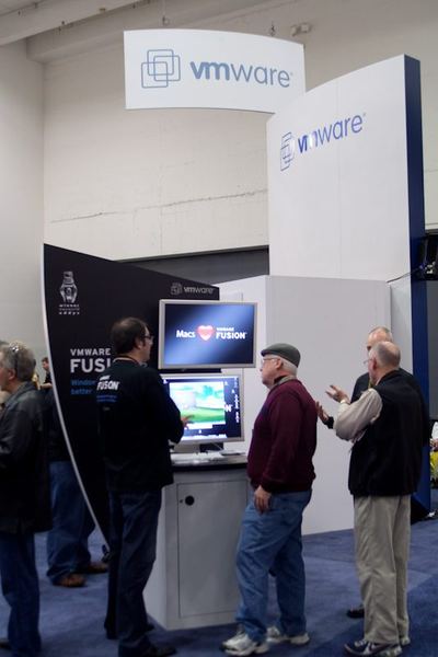 Macworld 2009 — expo floor — photograph 37