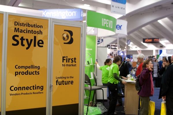 Macworld 2009 — expo floor — photograph 40