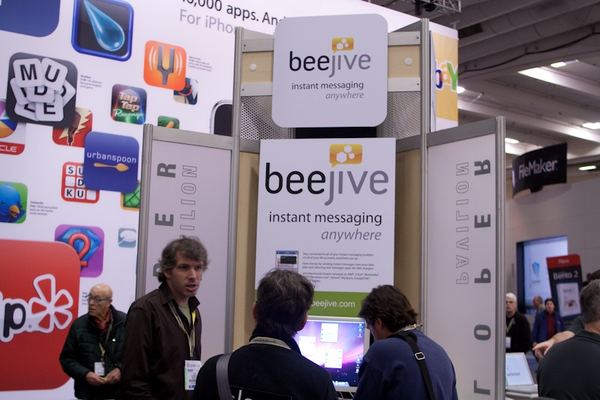Macworld 2009 — expo floor — photograph 57