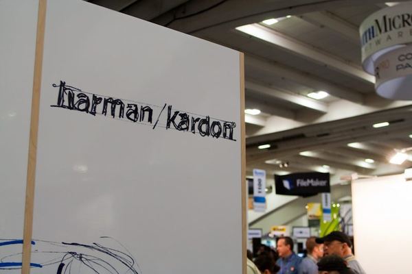 Macworld 2009 — expo floor — photograph 59