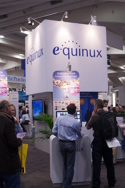 Macworld 2009 — expo floor — photograph 63