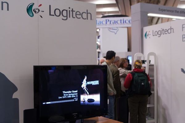 Macworld 2009 — expo floor — photograph 65