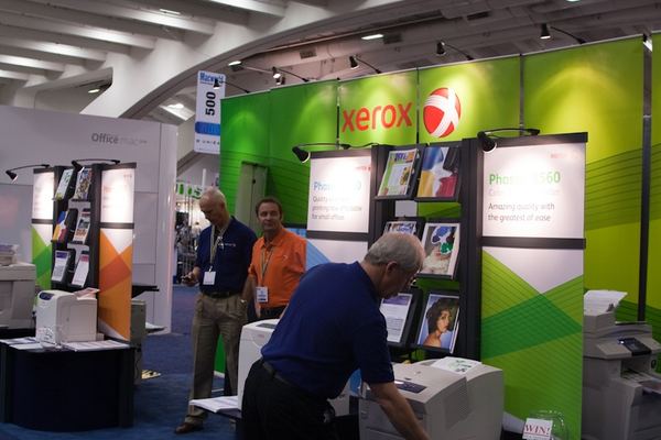 Macworld 2009 — expo floor — photograph 67