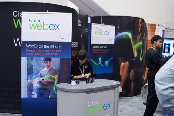 Macworld 2009 — expo floor — photograph 68