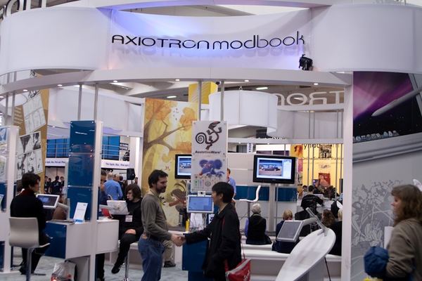 Macworld 2009 — expo floor — photograph 80