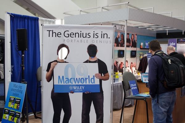 Macworld 2009 — expo floor — photograph 83