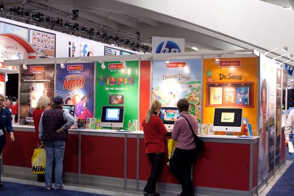 Macworld 2009 — expo floor — photograph 94