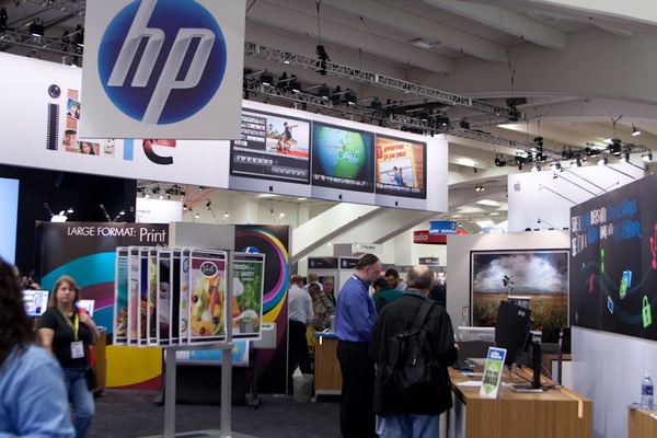 Macworld 2009 — expo floor — photograph 97