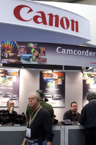 Macworld 2009 — expo floor — photograph 99