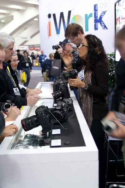 Macworld 2009 — expo floor — photograph 100