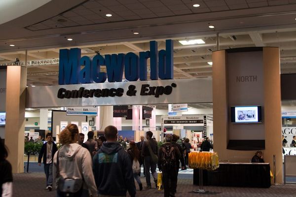 Macworld 2009 — expo floor — photograph 101