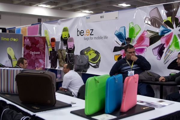 Macworld 2009 — expo floor — photograph 107