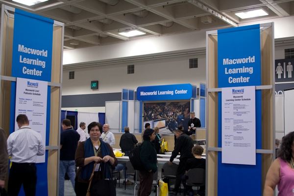 Macworld 2009 — expo floor — photograph 108